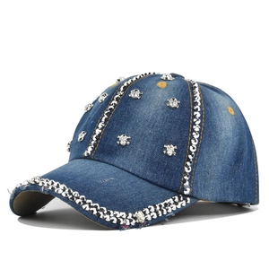 Casquette de baseball en jean bleu avec clous tête de mort argentés et strass vintage