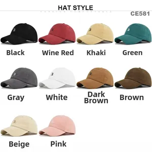 Detailweergave van katoenen baseballpetten met geborduurd Z-logo in diverse kleuren