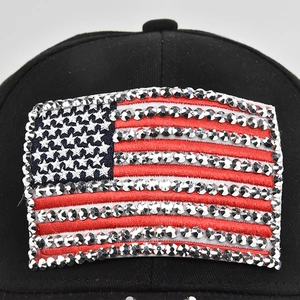 Zwarte baseballpet met Amerikaanse vlag van strassteentjes en glanzende gebogen klep