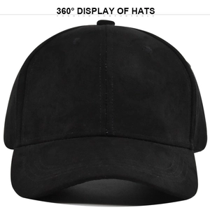 Vue de face de la casquette de baseball en daim noir montrant la texture mate et le bord