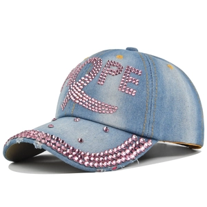 Casquette de baseball en jean bleu clair avec lettrage Hope en strass roses et rubans