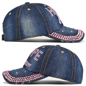 Vues détaillées de la casquette de baseball en denim bleu foncé avec strass roses