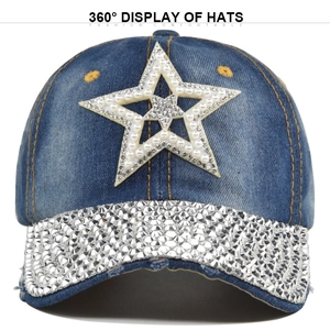 Casquette en jean avec étoile en strass et perles sur un tissu bleu délavé vintage