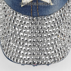 Casquette de baseball en jean avec bord en strass et détails d'étoiles en perles