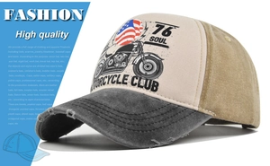 Détail d'une casquette moto vintage avec visière usée et motifs imprimés 76 Soul Retro