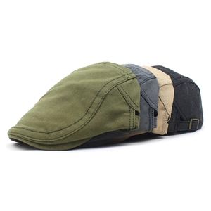 Bérets en coton pour hommes en vert olive, gris, kaki et noir avec boucles en métal