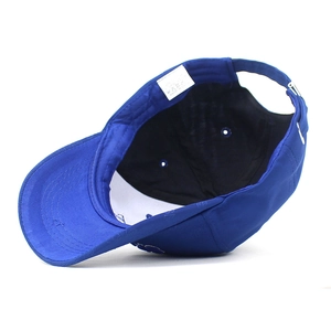 Dunkelblaue Baseballkappe mit verstellbarer Metallschnalle und hochwertigem Innenfutter
