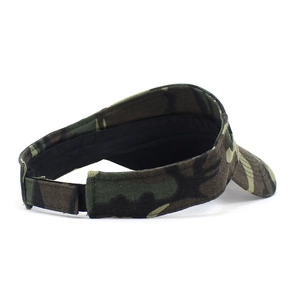 Detailansicht der Camouflage-Sonnenblende mit verstellbarem Klettverschluss und Schweißband