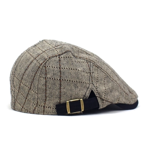 Béret classique en coton à rayures marron clair avec boucles métalliques latérales réglables