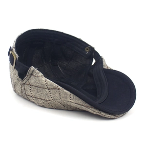 Casquette plate en coton à carreaux marron avec boucle de réglage dorée