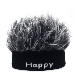 Dettaglio del cappello divertente Happy con fibre di parrucca sintetica grigia