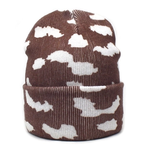 Bonnet en tricot marron avec motif nuages pour femmes style d'hiver chaud côtelé