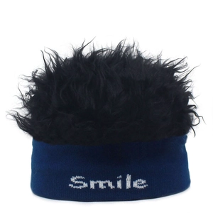 Bonnet tricoté avec message Smile et perruque noire pour déguisement hip-hop