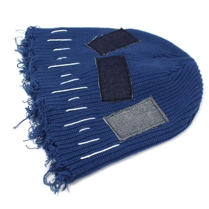 Berretto in maglia blu scuro invecchiato con patchwork per uno stile streetwear vintage
