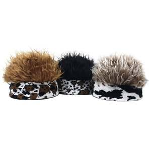 Bonnet hiphop avec perruque et motifs vache ou léopard en trois variantes de couleurs