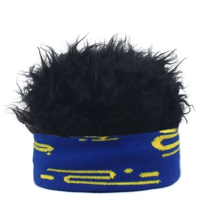 Détail d'un bandeau en tricot bleu avec perruque noire pour costumes de fête