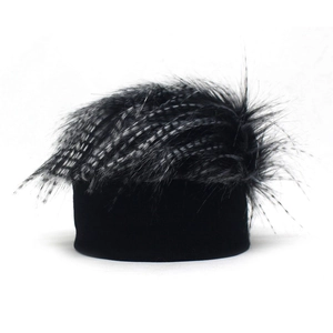 Winter gebreide muts met zwart imitatiebont en pluizige lange haartextuur voor hiphopstijl