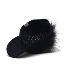 Casquette de baseball en coton noir style hip-hop avec garniture décorative en fausse fourrure