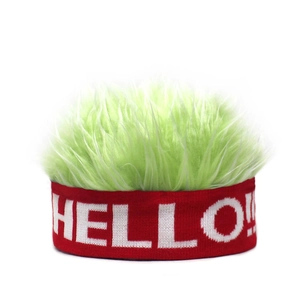Bonnet tricoté rouge drôle avec perruque verte et texte HELLO blanc brodé dessus