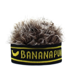 Detail van Banana Punch gebreide hoofdband met grijze pruik van imitatiebont voor hip-hop