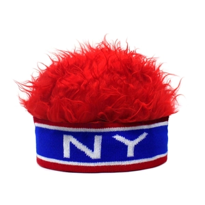 Berretto creativo a maglia con parrucca rossa e logo NY ricamato su fascia a righe