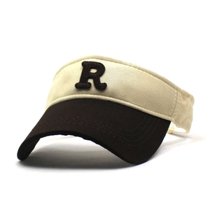 Cotton visor hat with letter R embroidery and contrast beige and coffee color blocking