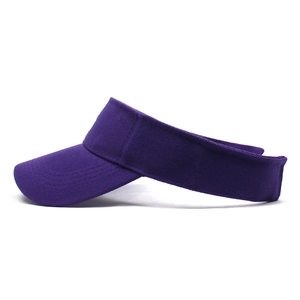 Vue latérale d'une visière pare-soleil violette en tissu avec coutures renforcées