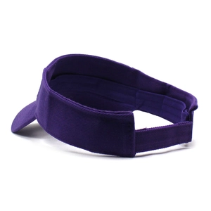 Détail de la visière pare-soleil violette avec sangle velcro réglable en coton sergé