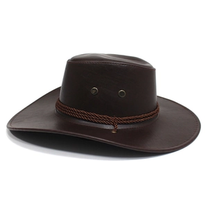 Detalle de sombrero de vaquero de cuero PU marrón con cordón trenzado y ojales