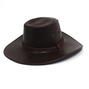 Detalle de sombrero vaquero de cuero PU marrón con cordón trenzado y ojales metálicos