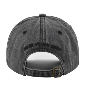 Donkergrijze gewassen canvas baseballpet met 3D-borduurwerk en metalen gesp