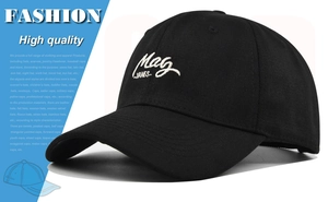 Détail de la broderie blanche May YANES sur une casquette de baseball en coton noir