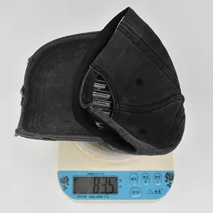Berretto vintage leggero in cotone lavato grigio del peso di 83,5g su scala