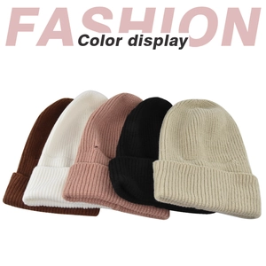 Berretti in maglia elastica nei colori marrone bianco rosa nero e beige copricapo invernale