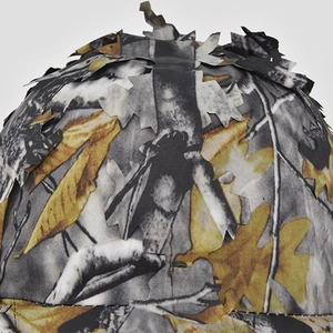 Detailaufnahme der 3D-Stoffblätter dieser Wald-Camo taktischen Ghillie-Mütze