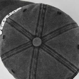 Draufsicht auf die graue Vintage-Baumwoll-Baseballkappe mit klassischer 6-Panel-Struktur