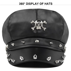 Nahaufnahme der schwarzen PU-Leder-Schirmmütze mit Totenkopf-Emblem und spitzen Metallnieten