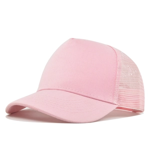 Detailansicht des rosa atmungsaktiven Netzgewebes und der Nähte an einer Trucker-Kappe