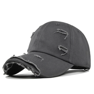 Casquette de baseball en coton gris foncé avec détails déchirés vintage et visière courbée