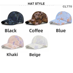 Vista de detalle de cinco gorras de encaje con texturas intrincadas de flores y hojas