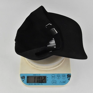 Precision scale showing the lightweight 110.2g cotton baseball cap with metal buckle