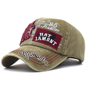 Vintage kaki baseballcap met bordeauxrood borduursel en patchwork details