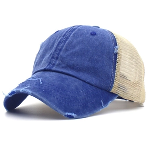 Casquette de baseball en jean délavé avec filet pour queue de cheval et détails usés
