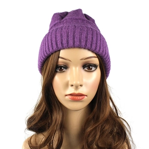 Berretto in maglia a coste viola da donna con calda trama in lana e design con risvolto