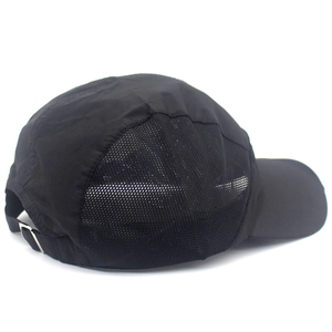 Black quick-dry sports baseball cap with breathable mesh panels and metal buckle