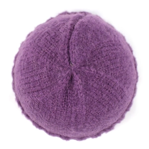 Berretto in maglia viola scuro per uomo e donna con texture in lana e bordo arrotolato