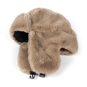 Chapeau d'aviateur en fausse fourrure de lapin marron clair avec cache-oreilles et boucle