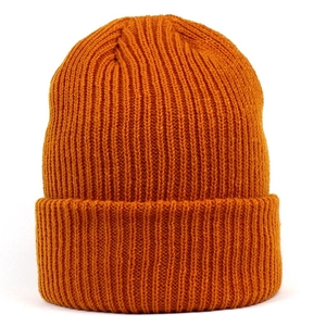 Bonnet en maille côtelée classique orange vif avec large revers pour la chaleur hivernale