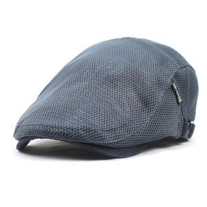 Boina deportiva de malla transpirable gris oscuro con hebilla metálica ajustable