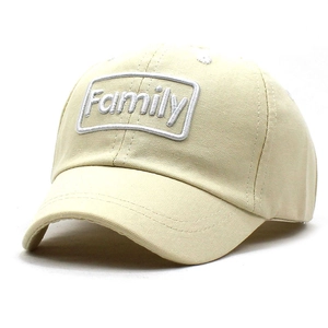 Cappellino da baseball beige con ricamo Family per protezione solare e stile